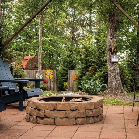 "Simply Serenity Yurt"- Unique Mountain Getaway w/ Hot Tub on Blue Ridge Parkway
