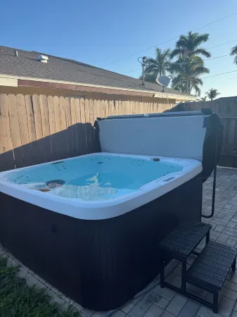 Villa Cape Coral Gulf Access Western Exposure Heated Pool Hot Tub 5 Bedrooms 2 B