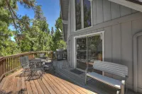 This light and bright cabin will capture your heart and relax your mind!