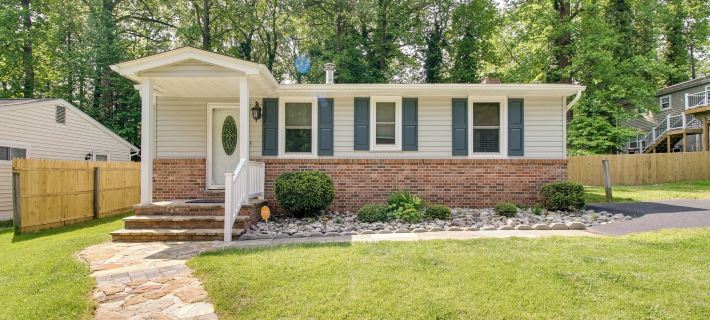 Walk to Beach: Charming Maryland Home w/ Yard! Hôtels à&nbsp;: Comte de Calvert