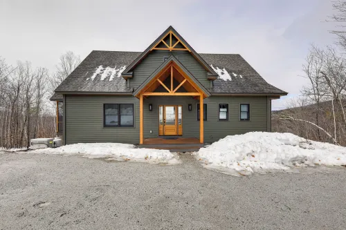 Mountain-View Home in Stoneham w/ Hot Yoga Studio! - Wifi