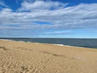 100 Steps to the Beach w/ Parking, Patios, Decks Hotels in Newbury