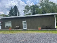 Charming 3-bedroom rental, centrally located, Dark Skies, UTV trails & more.