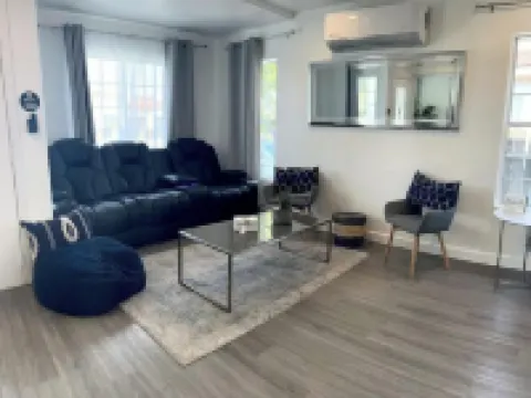 Gorgeous 2 bedroom 2 bath Near SoFI サウス・ゲートのホテル