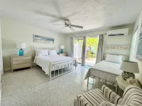 Private Pool Oasis! Relax Old Charm 2Br/2BA /w Dock, Tikis, Outdoor Bar & Grill!