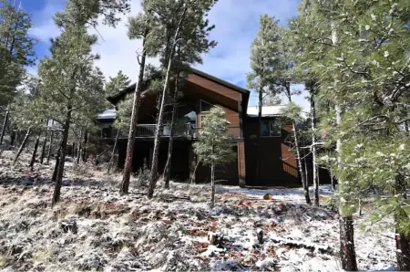 Mustang Mountain Retreat in Bison Ridge! Отели в г. Шоу Лоу