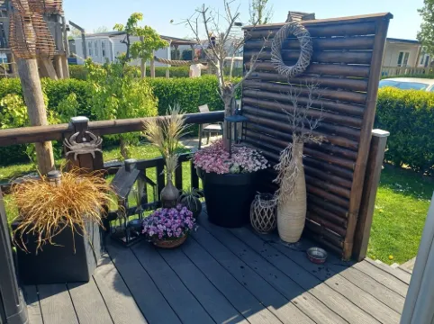 New! 4 persons vacation chalet on a family campsite in Oostkapelle. 오스트카펠 호텔