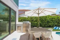The Dream Delray/ 4 Br En-Suite Pool Home - شرفة