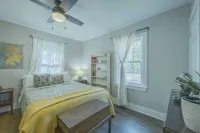 Eclectic Inn Downtown - 2 miles to Sanford Stadium 웨스트사이드 플라자 쇼핑센터 주변 호텔