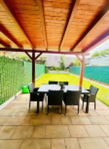 ヴィラ メニー ルームズ ウィズ フリー パーキング