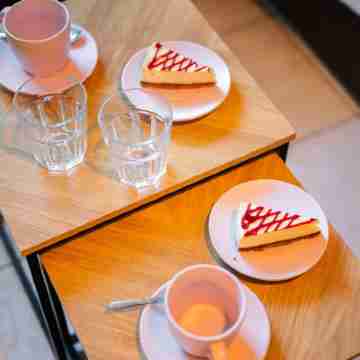 The sun of Nice Dining/Meeting Rooms