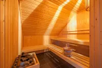 Villa with Bubble Bath, Solarium and Fireplace Hotels in Dahlem