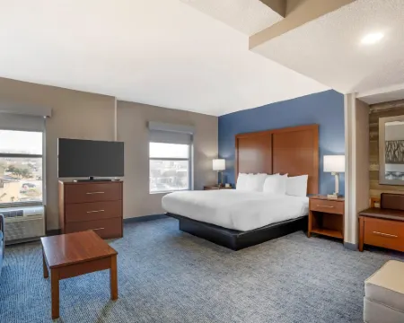 舒適套房酒店 - 近伯克戴爾村 - 亨特斯維爾 亨特斯維爾酒店