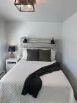 Cozy Retreat • Fireplace Loft •Walk to Park & Lake