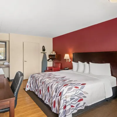 Red Roof Inn Lansing East - MSU Hotels near Michigan State Capitol