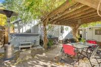 2 Mi to Dtwn: Grand Junction Home w/ Hot Tub - ห้องครัว