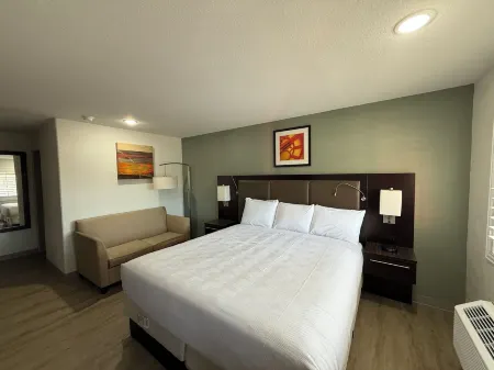 Steinbeck Lodge Отели рядом с достопримечательностью «Салинас»