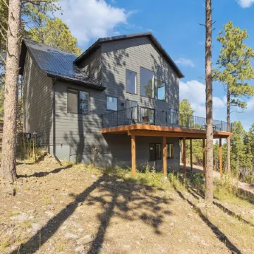 The Falcon- Breathtaking Mountain Views