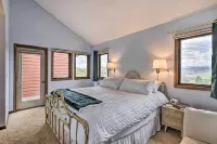 Mtn View Granby Condo w/ in-Unit Hot Tub! - Wifi