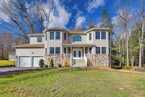 Hot Tub + Lake Access: Spacious Tobyhanna Home - parking