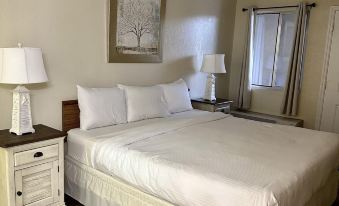 Riverside 209 1Br Condo with Jacuzzi by RedAwning