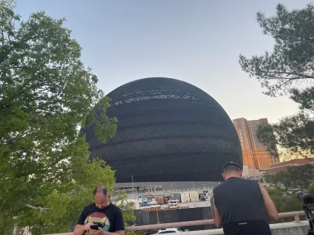 Sleeps 26! 7 Queen, 6 Full bunk-beds, 3 br and loft (rates based on occupancy)