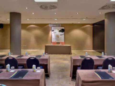 NH サラマンカ プエルタ デ ラ カテドラル サラマンカのホテル