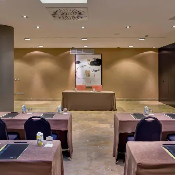 Sercotel Puerta de la Catedral Отели рядом с достопримечательностью «Сан-Эстебан»