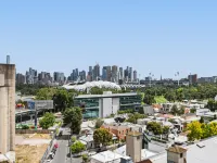 Executive 2-Bed Apartment with Views, Gym and Spa Hotels in Cremorne