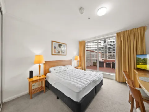 Central ACT Studio with Indoor Pool and Gym Hotels in 