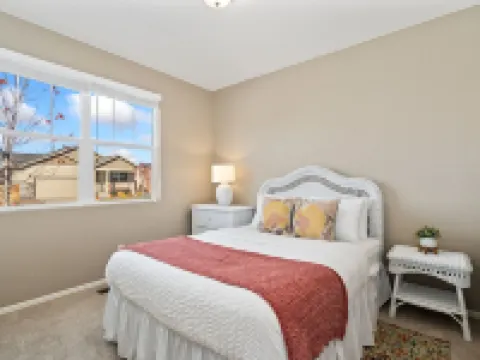 Windshire Retreat Pool, Garage & Pet-friendly Hotels in Windsor