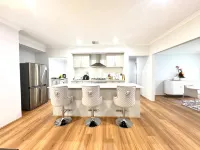 Relax in Style at Bennett Springs' Modern Retreat - บังกะโล