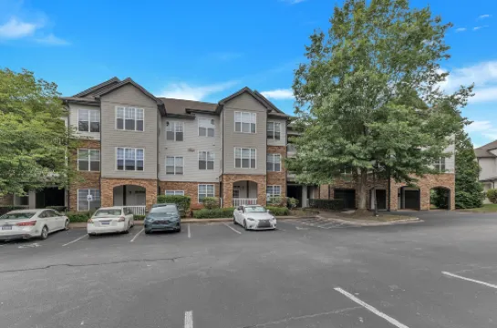 距離羅利市中心幾分鐘的三卧室套房