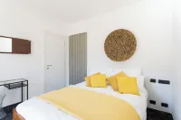 Lovely Apartment Overlooking Lake by RentAllComo - Wifi