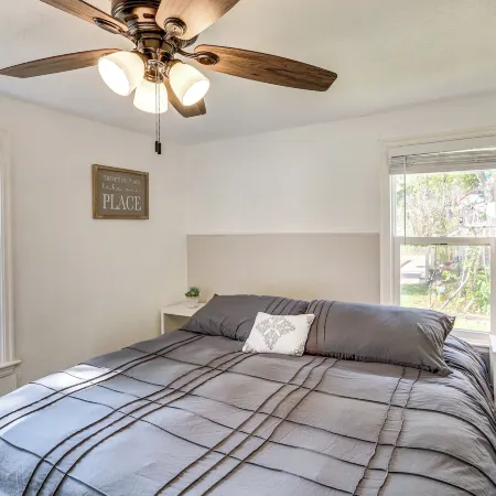 Half-mi to Dtwn Yankton & River: Charming Home!
