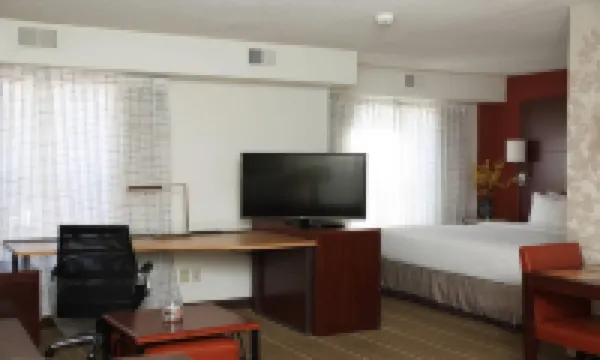 MainStay Suites Appleton Airport - Fox River Mall Area Hotels in 