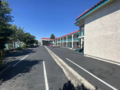 Chester Inn Motel Hotels near Adventure City