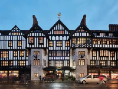 Zedwell Capsule Hotel Piccadilly Circus Hotel dekat Oxford Street