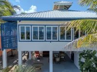 Entire Beach Villa, Pool, BBQ, Bikes, Paddleboards, Kayaks & Window Wall Porch Hotel di 