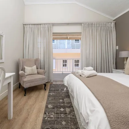First Avenue Guesthouse Отели рядом с достопримечательностью «Саммерстранд»