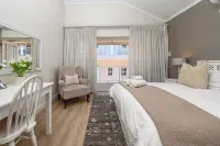 First Avenue Guesthouse Hotels near Hobie Beach