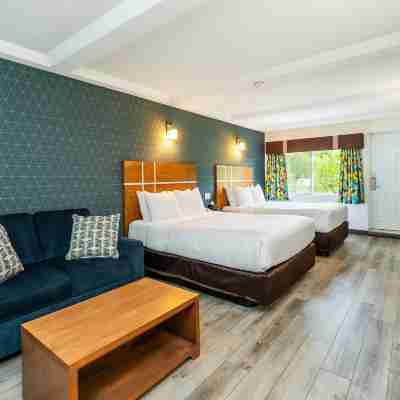 Quality Inn & Suites Rooms