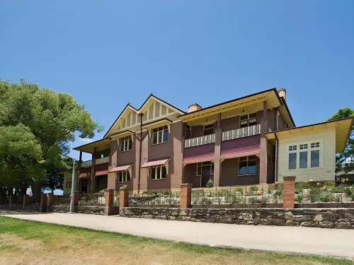 Cockatoo Island Accommodation Hotels in Greenwich