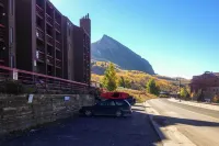 Mt Crested Butte Cajun Chalet Condo Walk to Ski - 3 ดาว