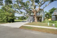 Sunny Gulfport Vacation Rental Walk to Beaches! - Ocean View