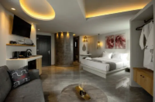 Kudos Suites Firostefani