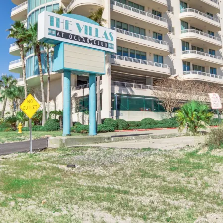 Beachside Biloxi Club Condo: Balcony w/ Ocean View