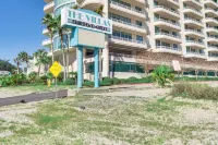 Beachside Biloxi Club Condo: Balcony w/ Ocean View - Balkoner