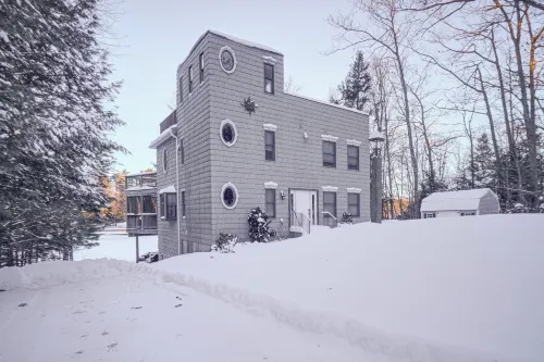 Lakefront Home in Barnstead w/ Seasonal Hot Tub - Homestays