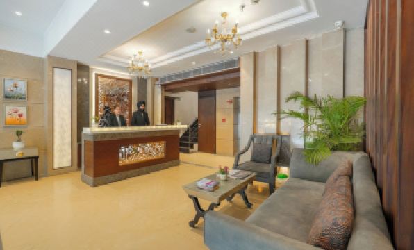 BluSalzz Select City Centre Near Golden Temple